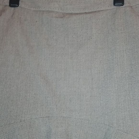 Tahari Arthur S Levine Petite elegant suit (grey jacket and skirt suit).70% off - Picture 5 of 7